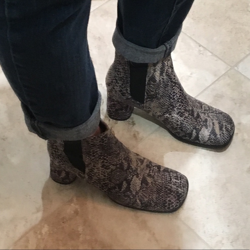 Chinese Laundry snakeskin print chunky ankle boot - Picture 7 of 7